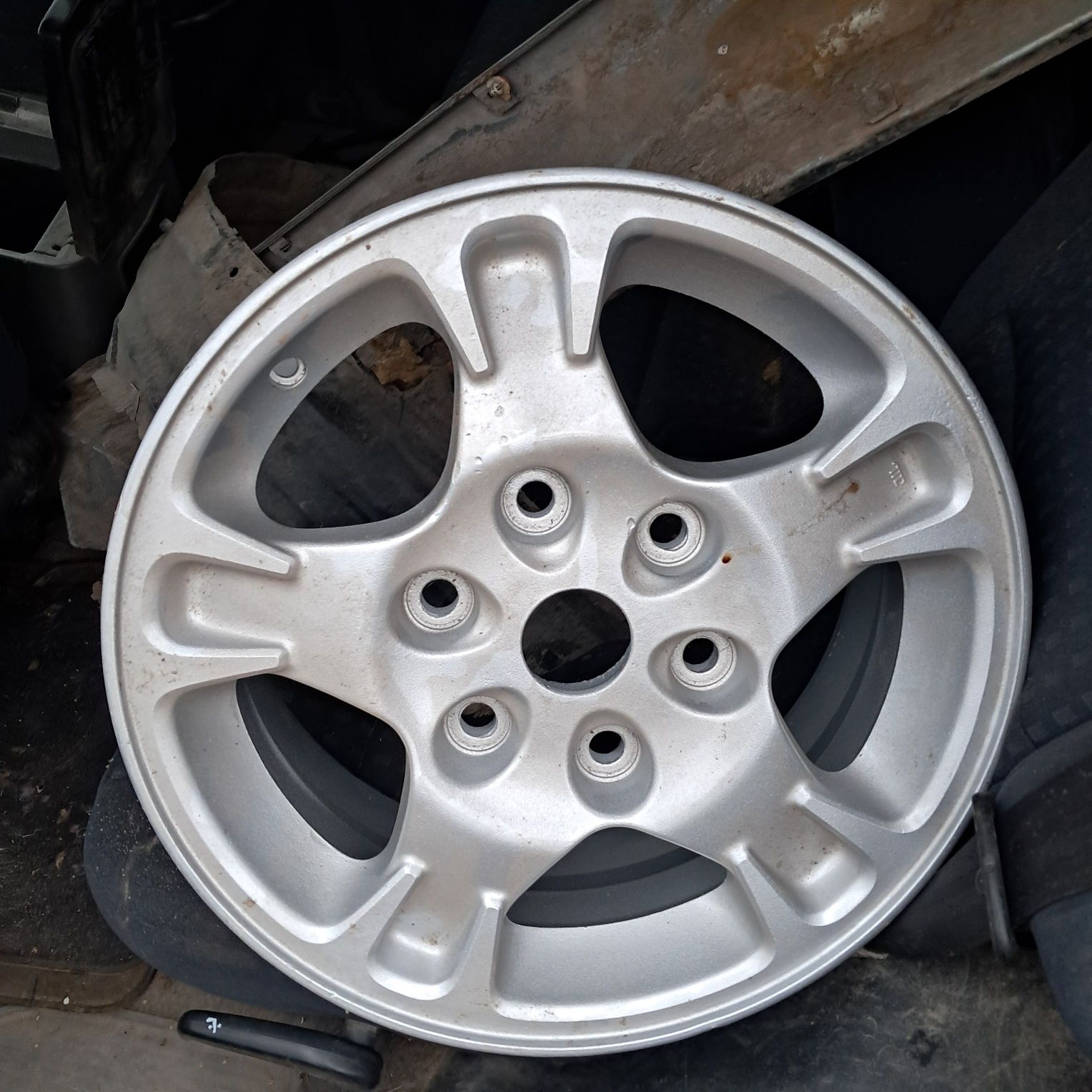 Szyba tył Mitsubishi Pajero