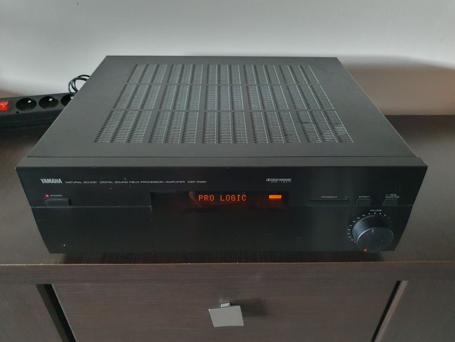 Yamaha DSP-E580  procesor kina plus pilot