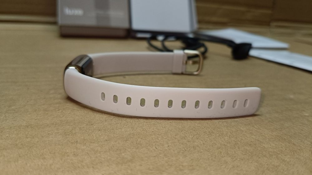 Fitbit luxe smartband uszkodzony
