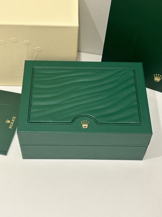 Коробки під годинники Rolex та Audemars Piguet