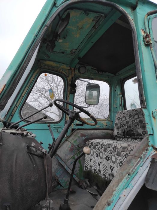 Сільгосптехніку(трактор,плуг,культиватор, лущільник)