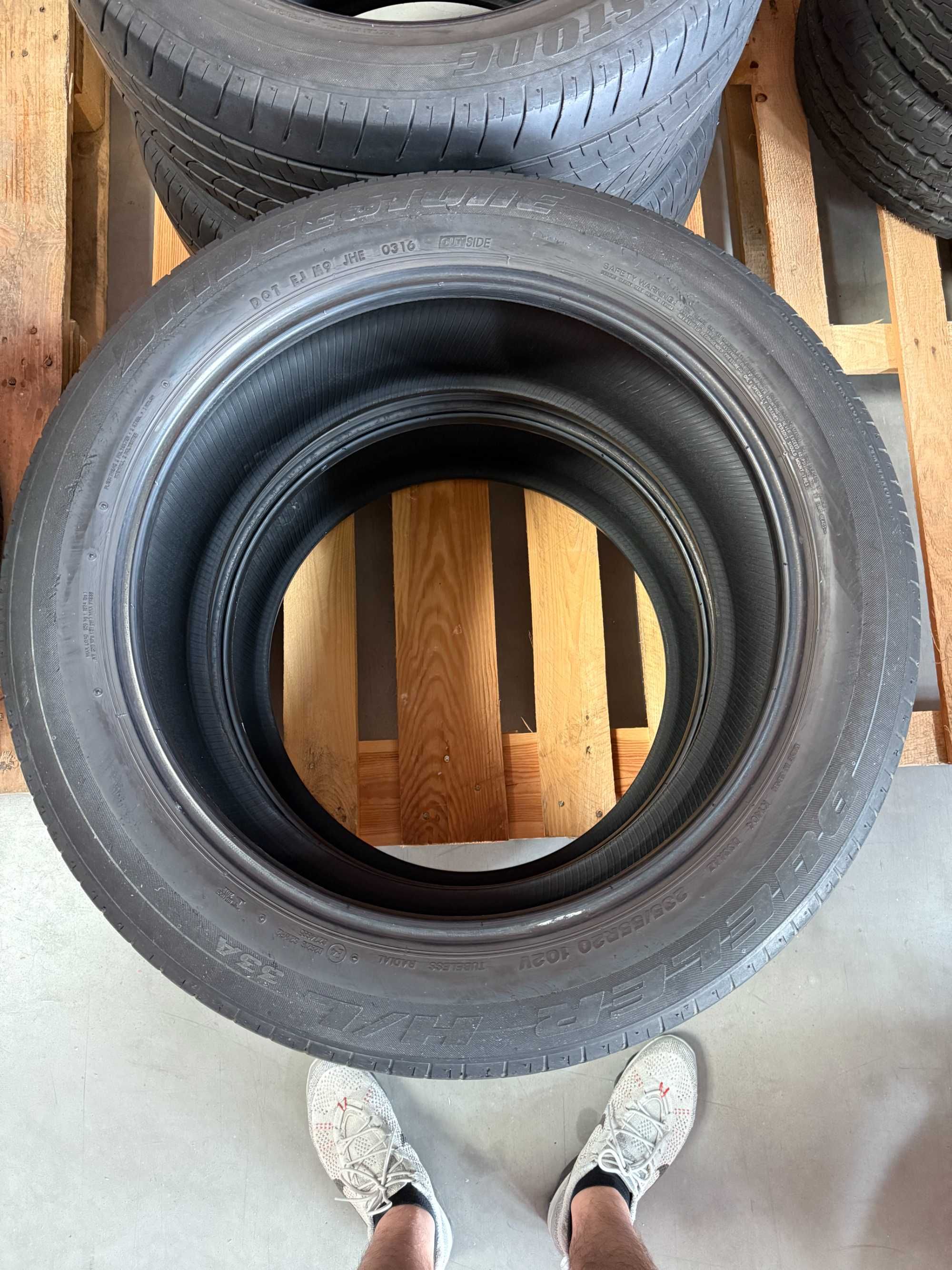 Bridgestone Dueler H/L 33a 235/55 R20