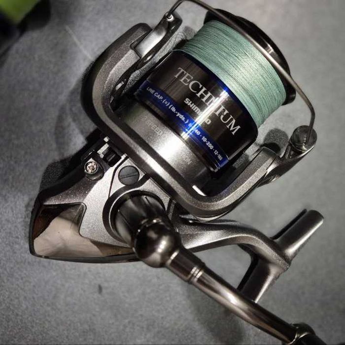 Продаю практически рыболовную катушку Shimano Technium 4000.