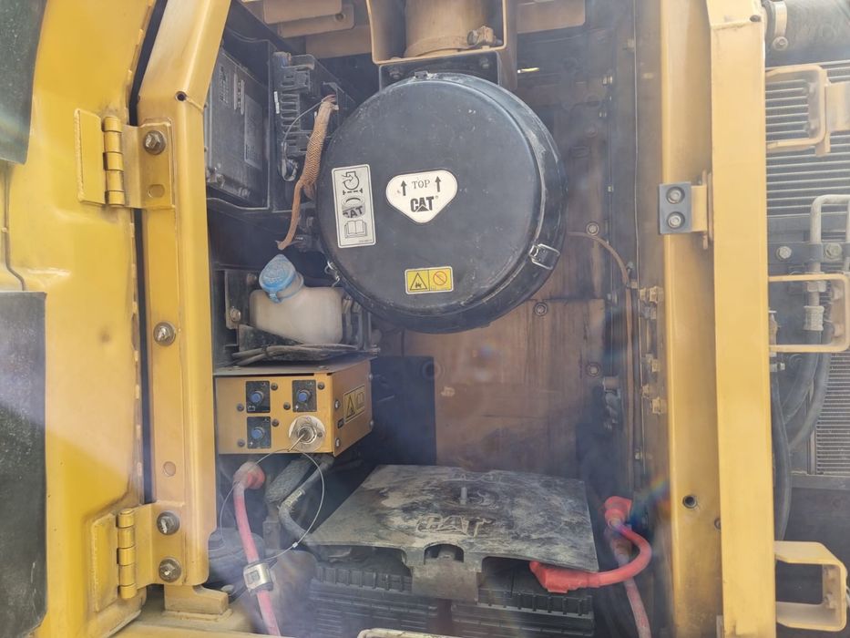 Продам экскаватор Caterpillar 320 D , 2013 года