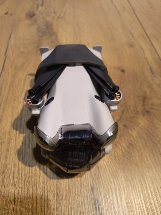 Dji mini 4 pro. Roczny