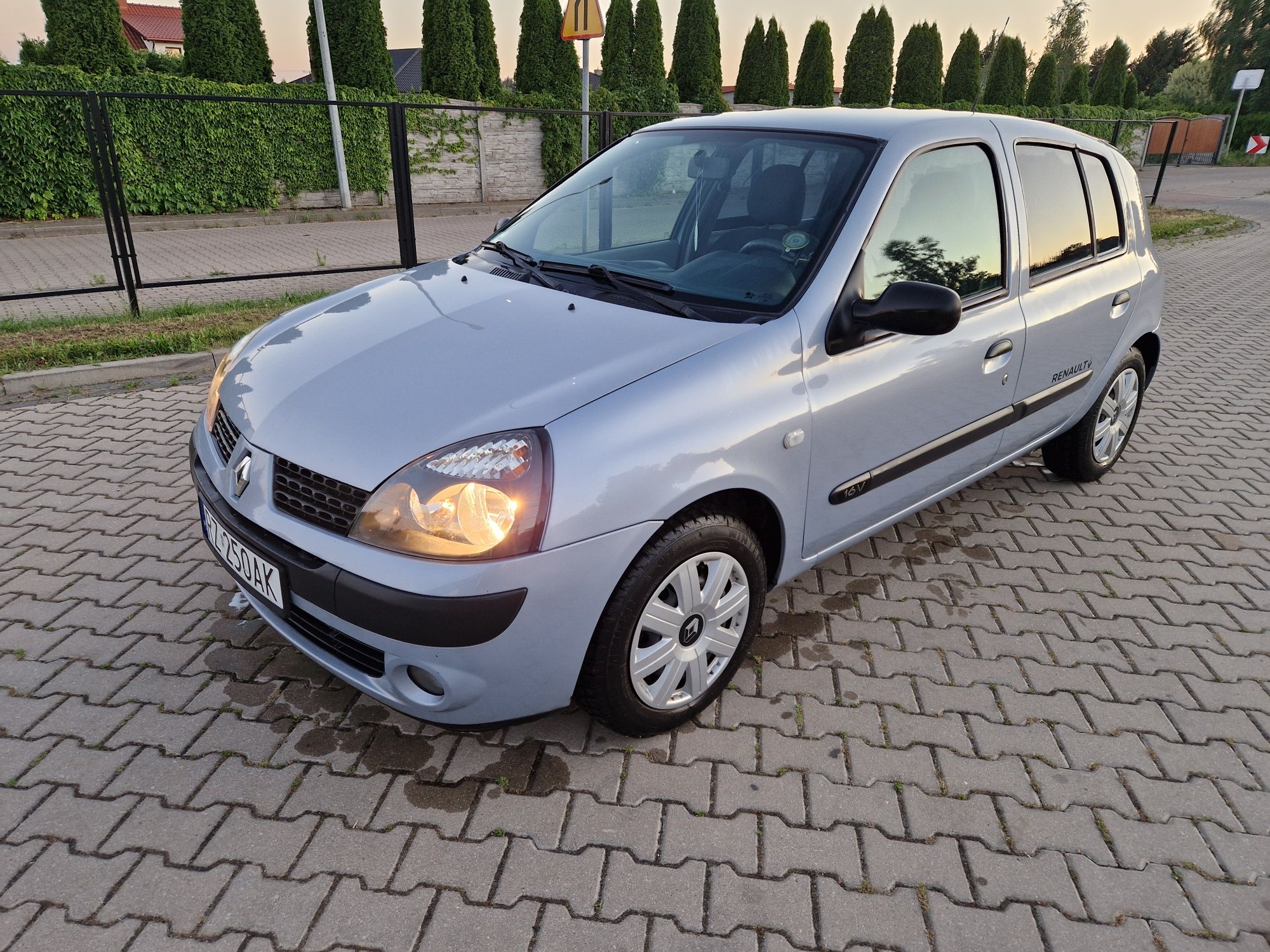 Renault Clio II 1.2 16V benzyna 5 drzwi klimatyzacja elektryka