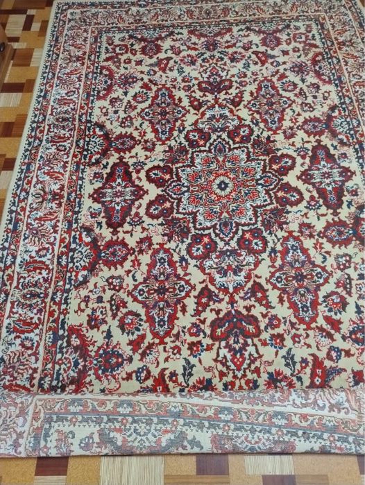 Килим новий гарної якості 2х3м