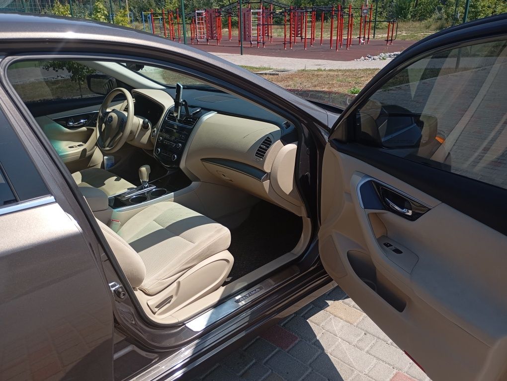 Авто Nissan Altima 2013