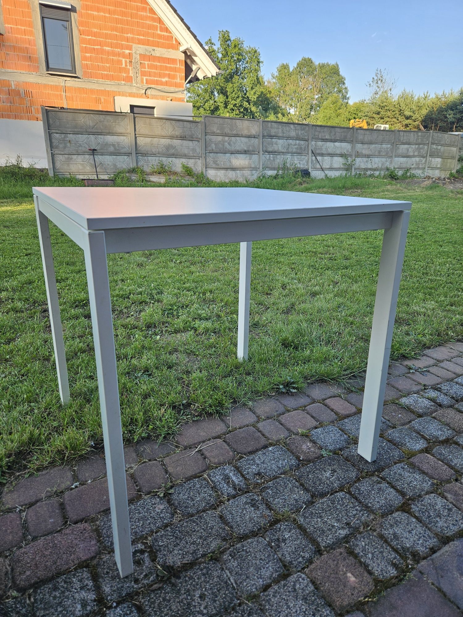 Stolik biały kwadratowy ikea