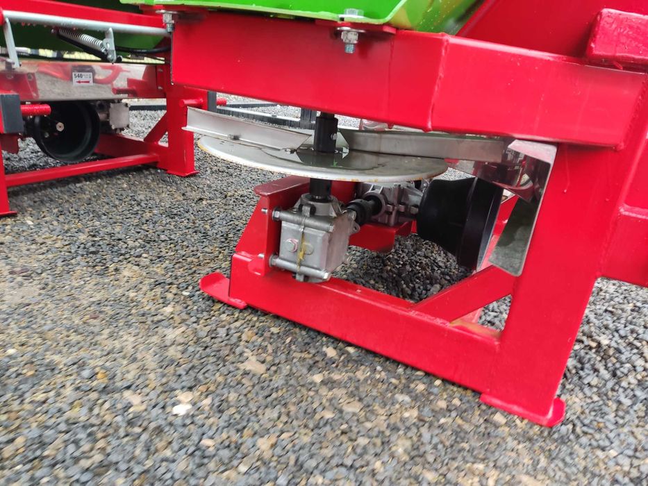 Rozsiewacze dwutarczowe do nawozów poj. 400 do 1700l