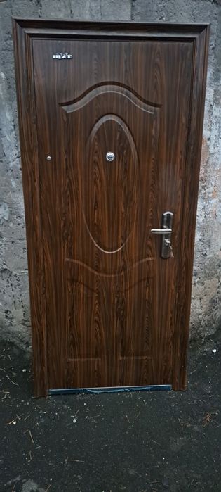 Двері жилізні вхідні