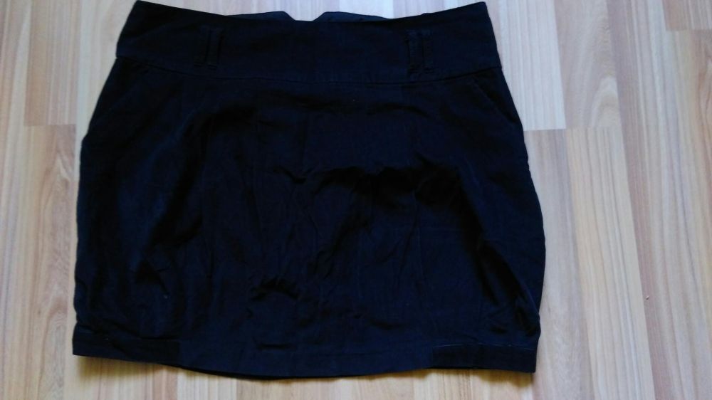 Czarna spodnica Reserved 42