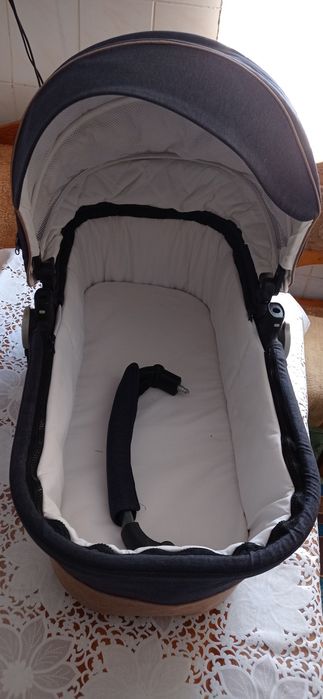 Люлька от коляски в идеальном состоянии, ручка снимается.