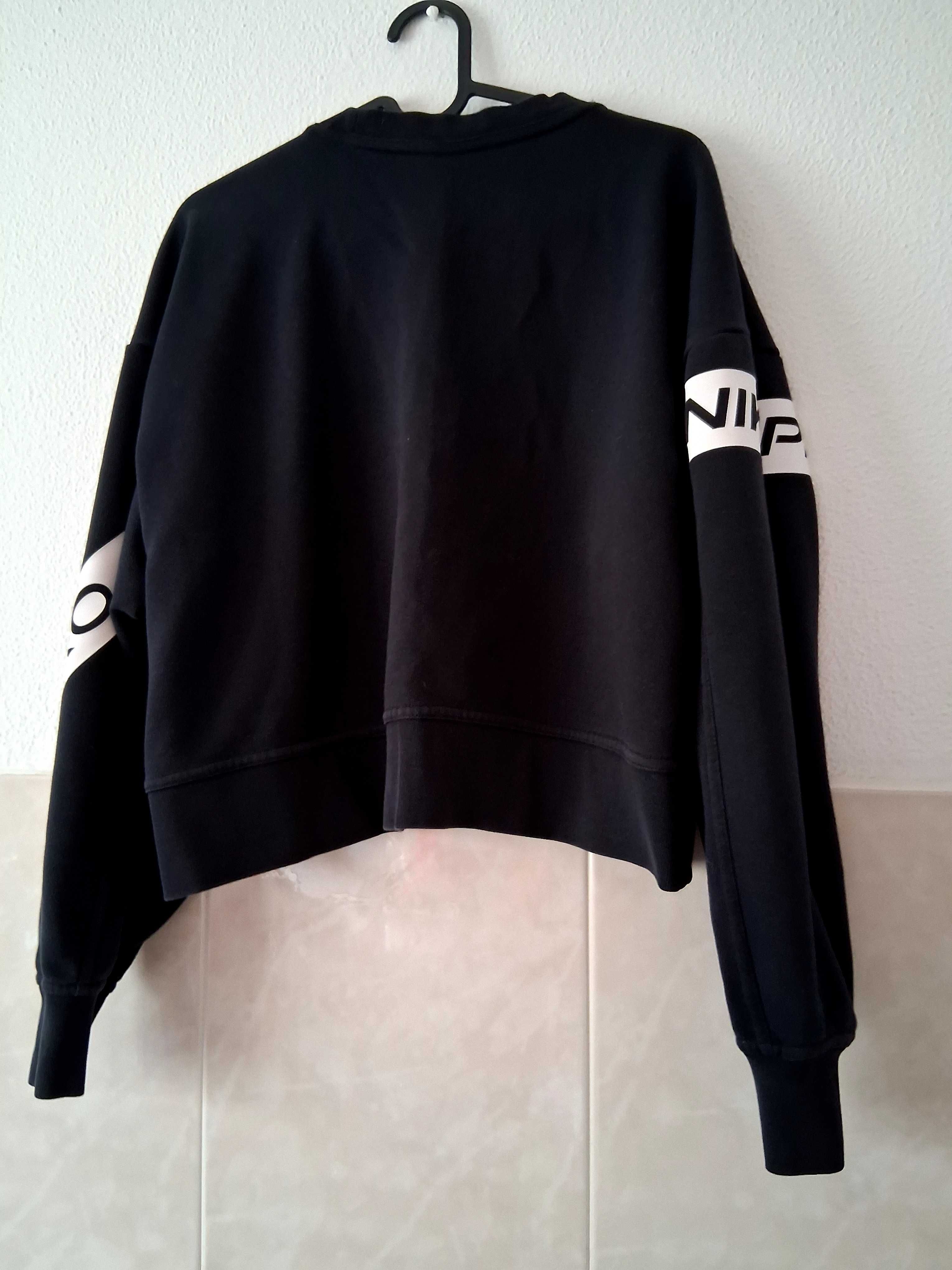 Conjunto desportivo Nike.