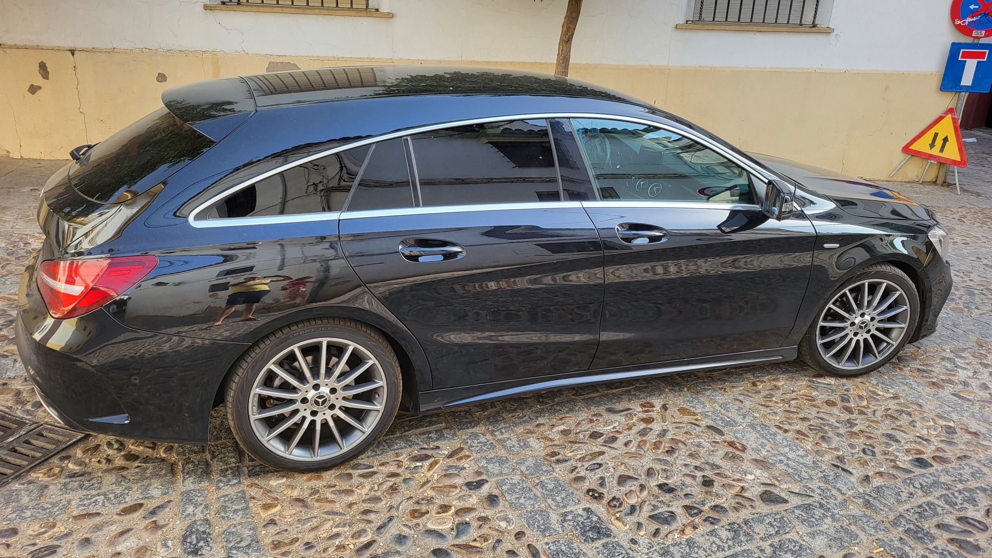 Mercedes Benz CLA200