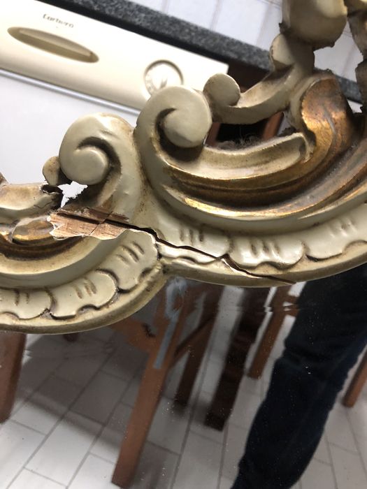 Espelho em madeira - antigo