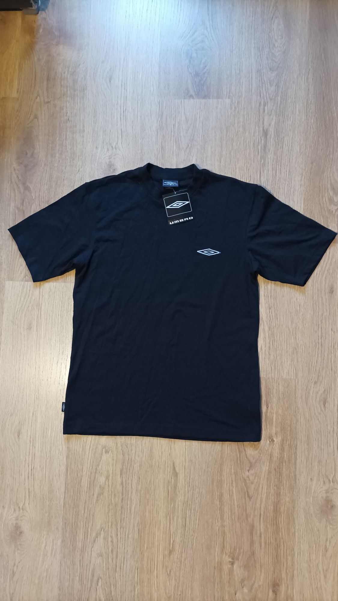 Nowa Koszulka T-shirt Umbro czarna z metką r.M