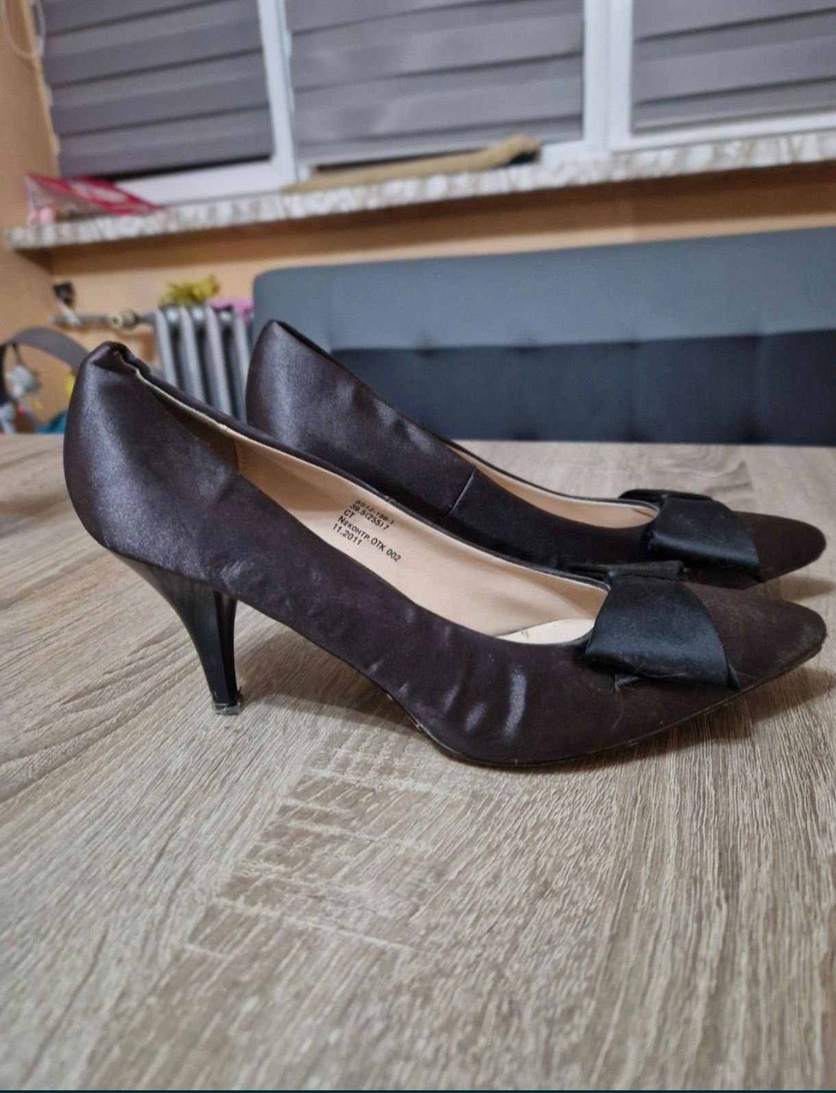 Szpilki satynowe eleganckie