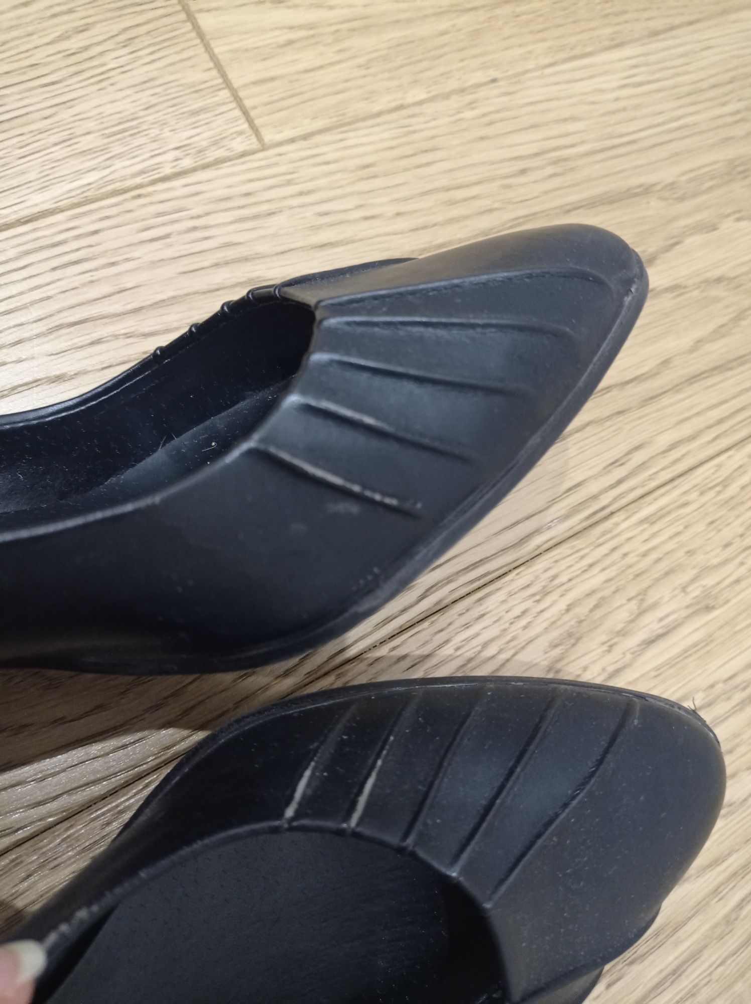 Buty damskie na niskim obcasie rozmiar 39