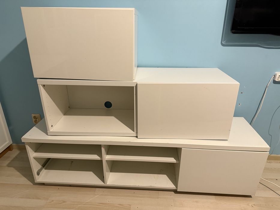 Polki biale / stolik Ikea