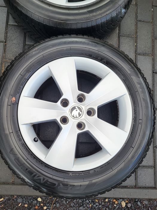 Alufelgi 5x112 16' Skoda VW Audi  opony wielosezon 215/60/16