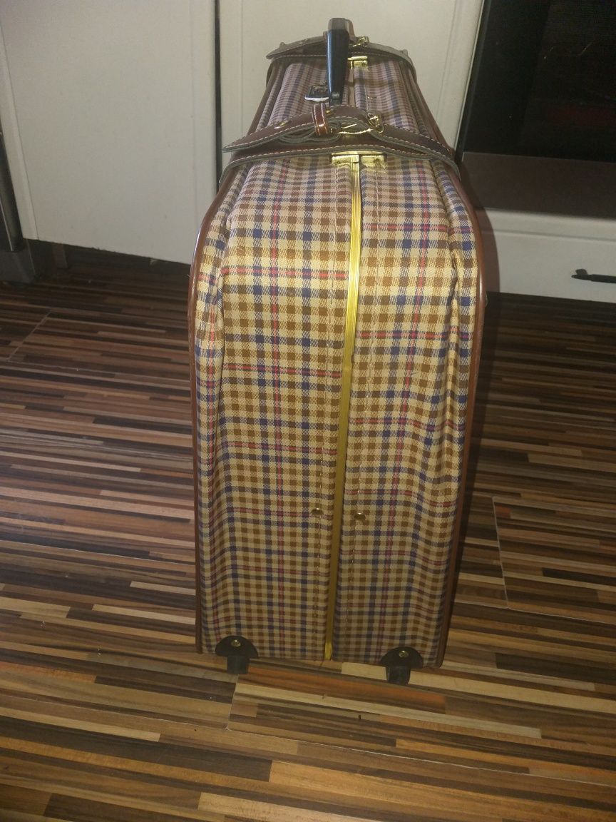 Stara,kultowa walizka firmy CBS z okresu PRL