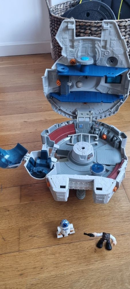 Star Wars millennium falcon Hasbro