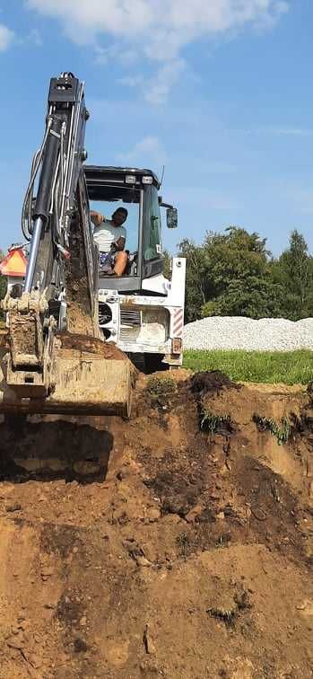 Wykopy usługi roboty ziemne minikoparka walec glebogryzarka koparka