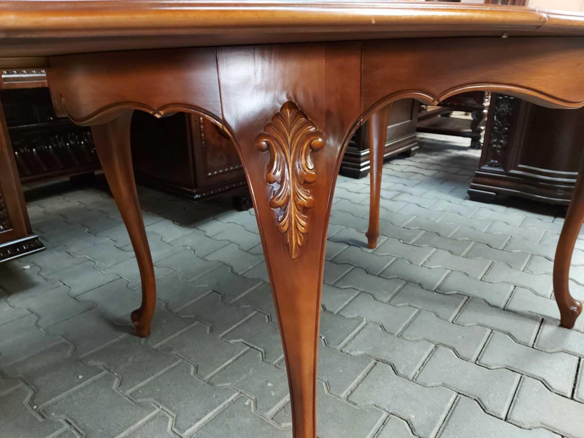 Stylowy stół chippendale