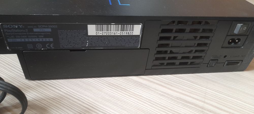Konsola ps2 fat + 2 pady + buzzery + kamerka + karta pamięci