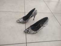 Sapatos salto alto