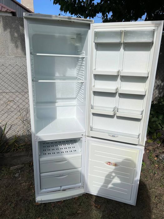 Продам Холодильник Атлант