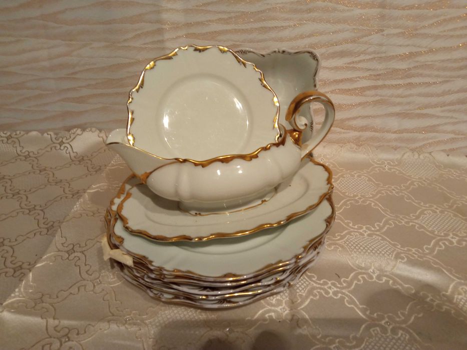 СОУСНИЦА и тарелки старинные