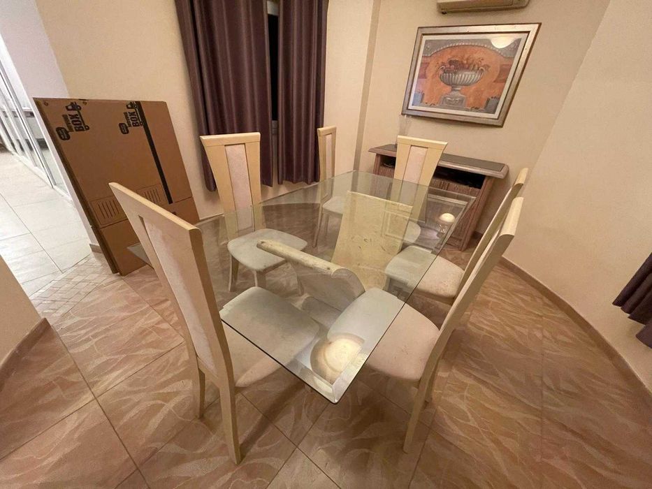 Mesa de Jantar em Vidro e Pedra com 6 Cadeiras Estofadas