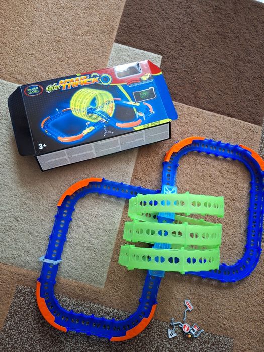 Tor wyścigowy świecący