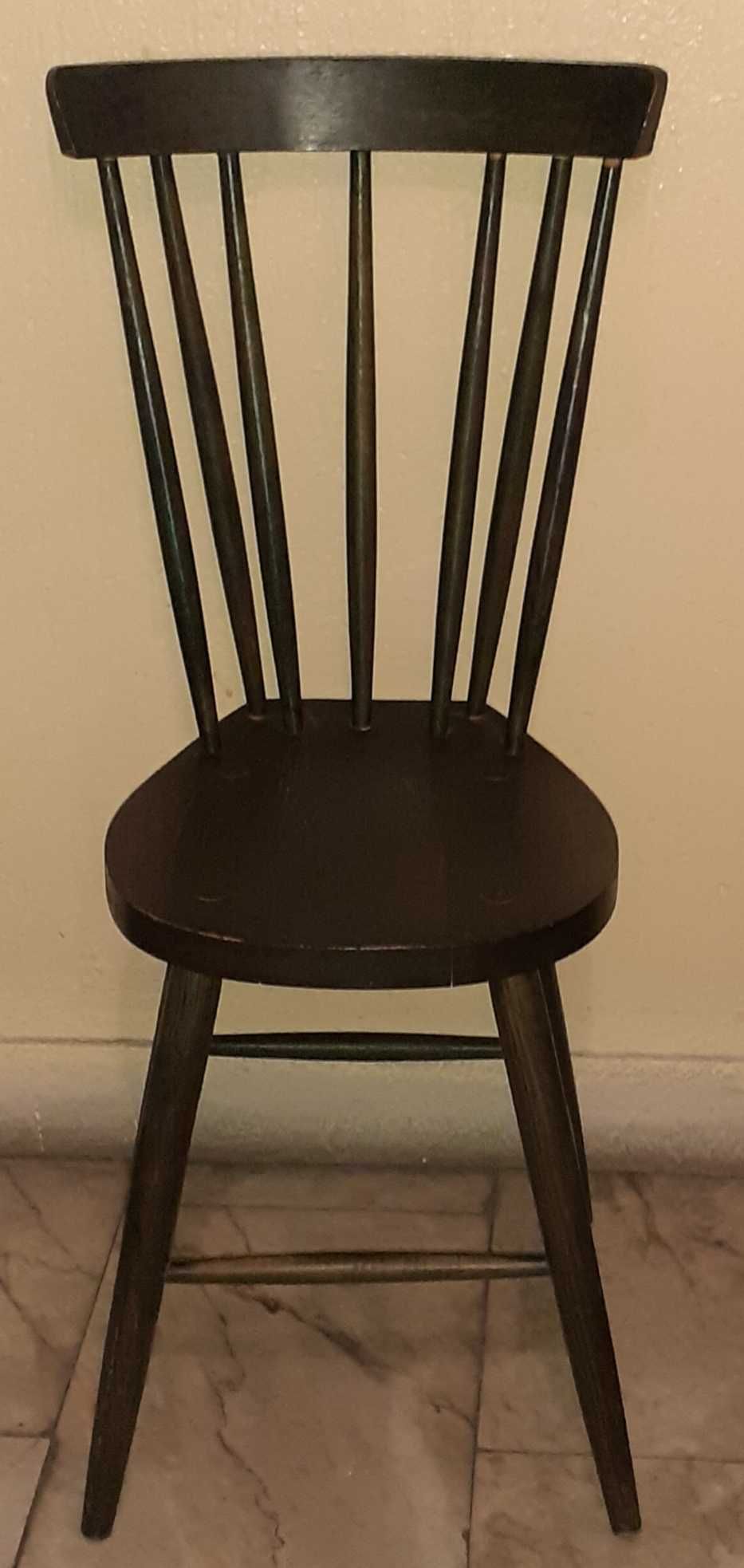 Cadeira em Madeira Rabo de Bacalhau