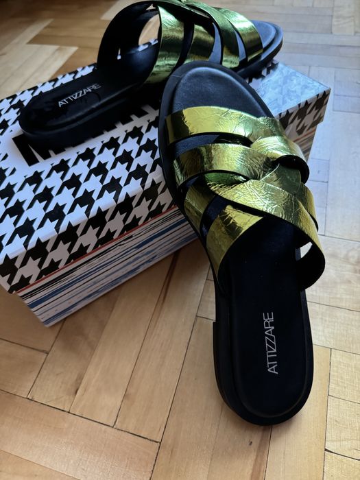 Шкіряні шльопанці