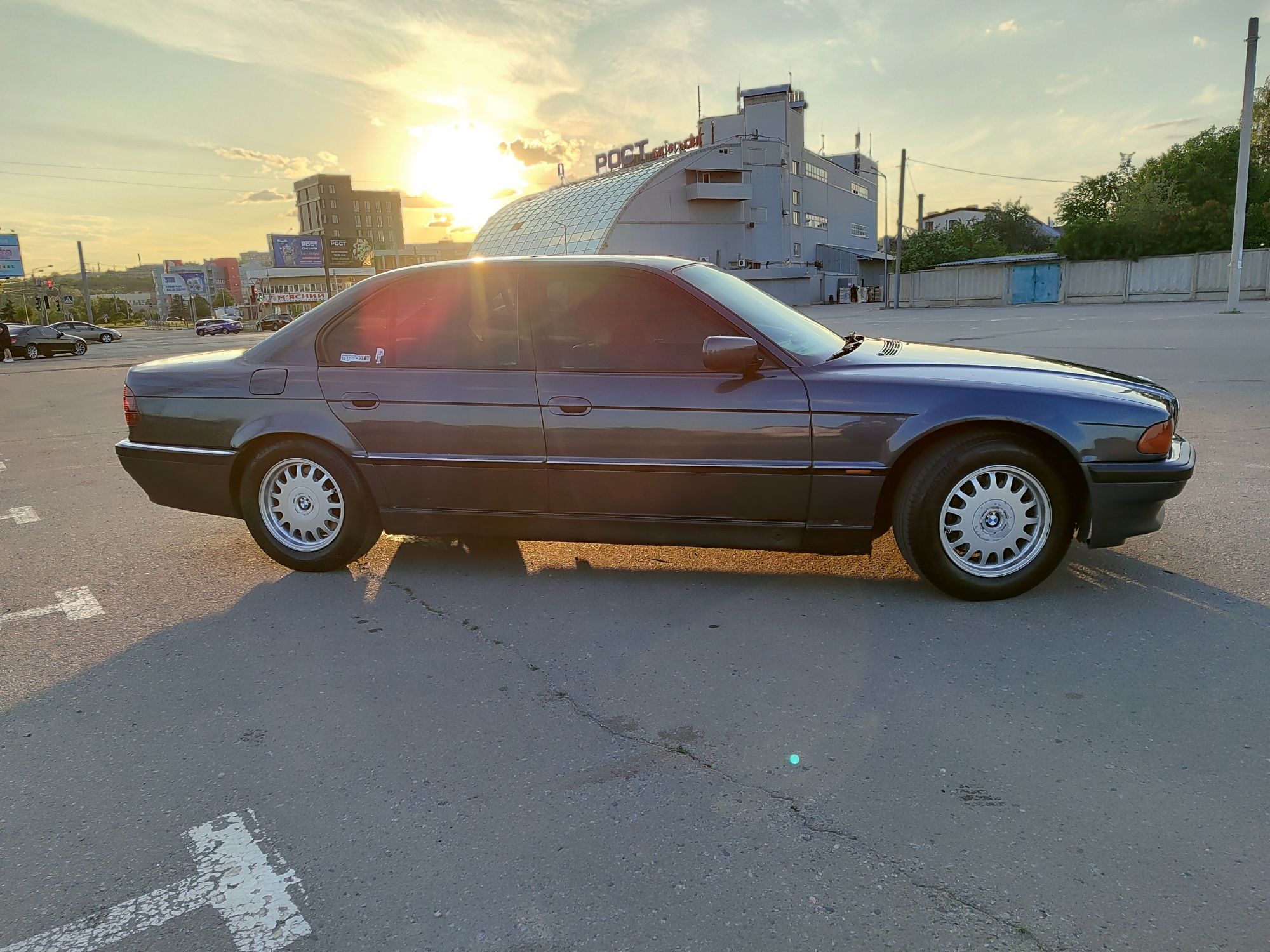 BMW E38 1996 2.8