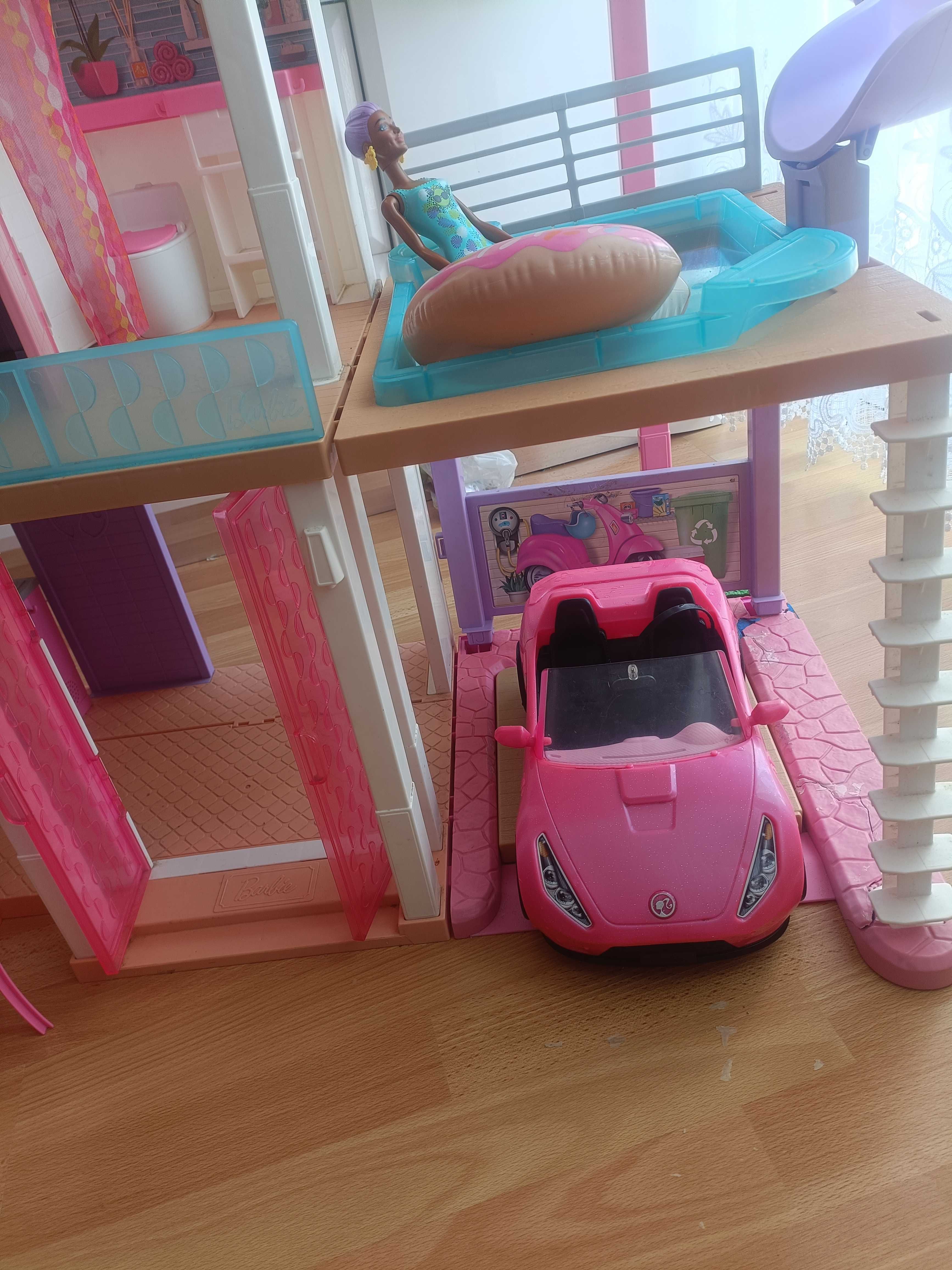 Domek dla lalek Barbie z basenem i windą