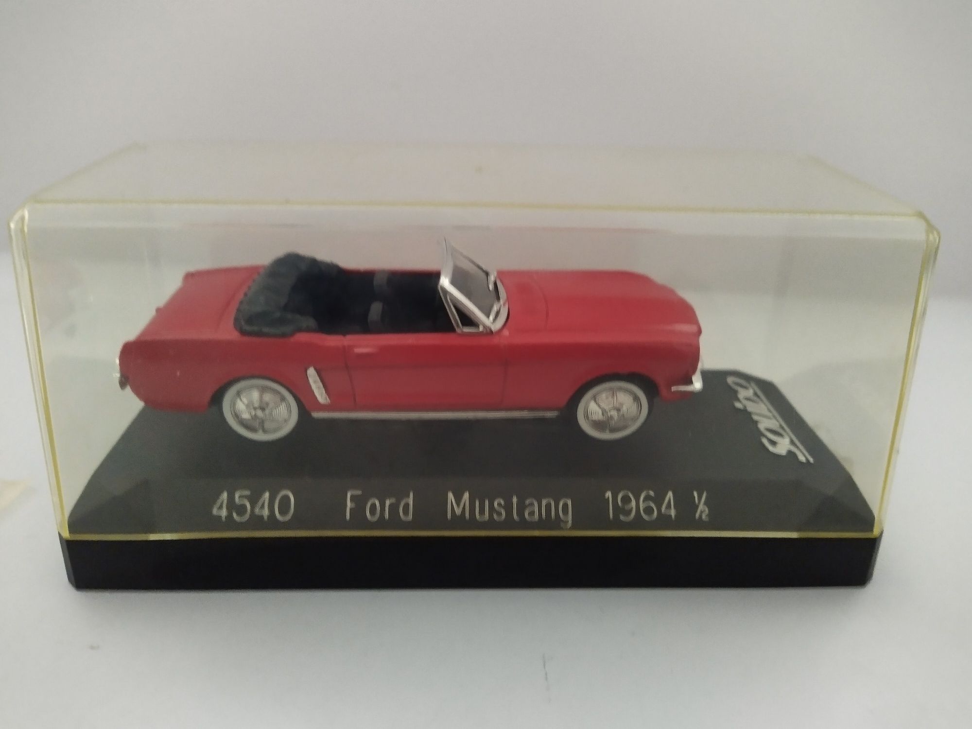 Ford Mustang cabrio Solido Skala 1:43