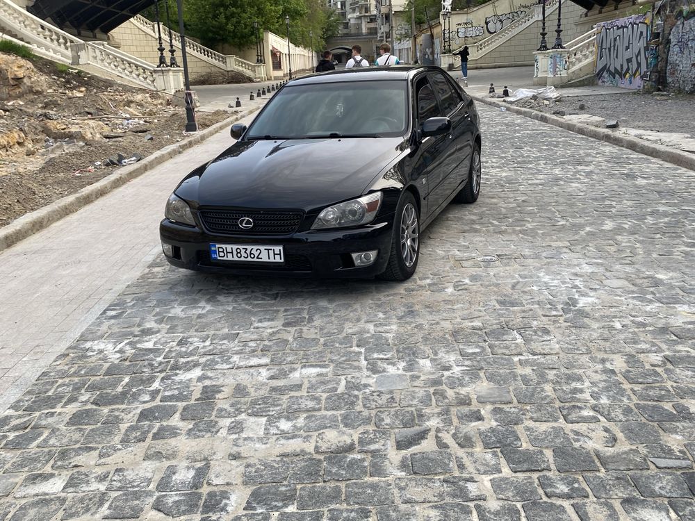 Lexus is 200 1999 2.0