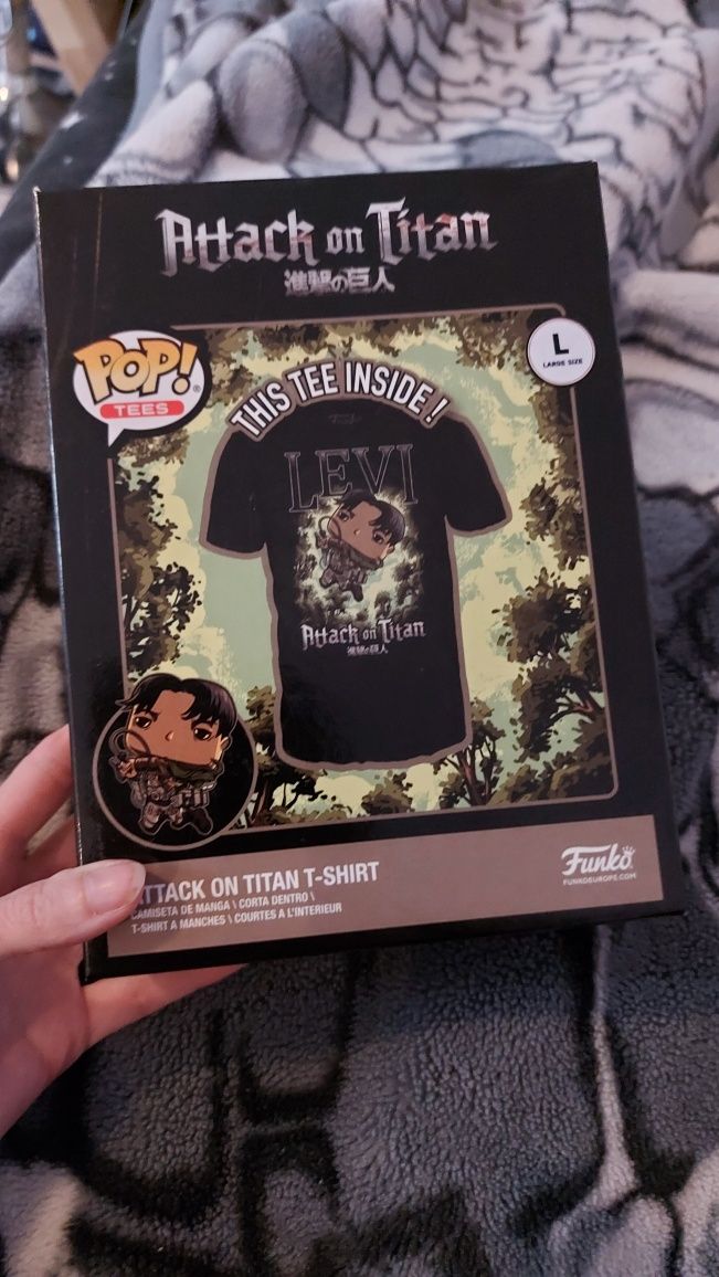 Funko Tee (L) Attack on Titan Levi