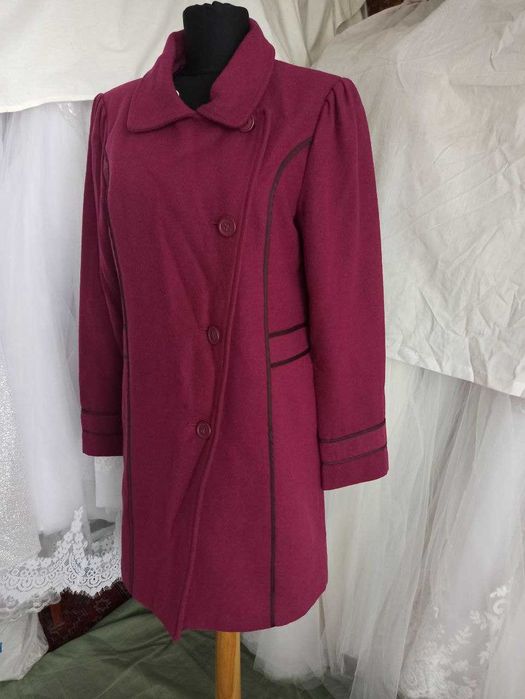 Пальто новое  прямого силуэта 44-46 р.