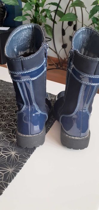 Piękne kozaczki dla dziewczynki rozm. 26, wkładka 15.5 cm.