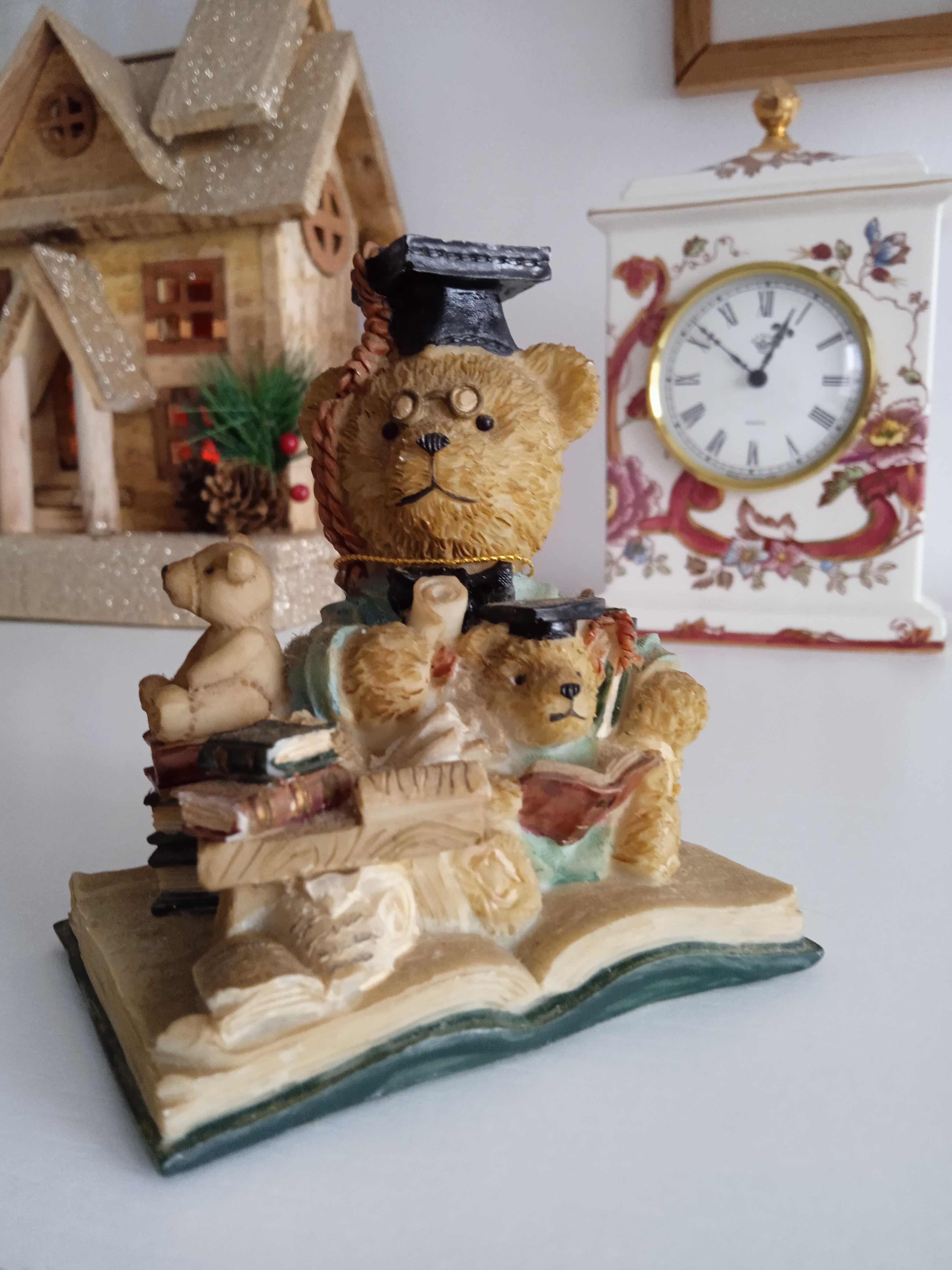 Miś misie vintage Graduation Regency Fine Arts figurka z książkami