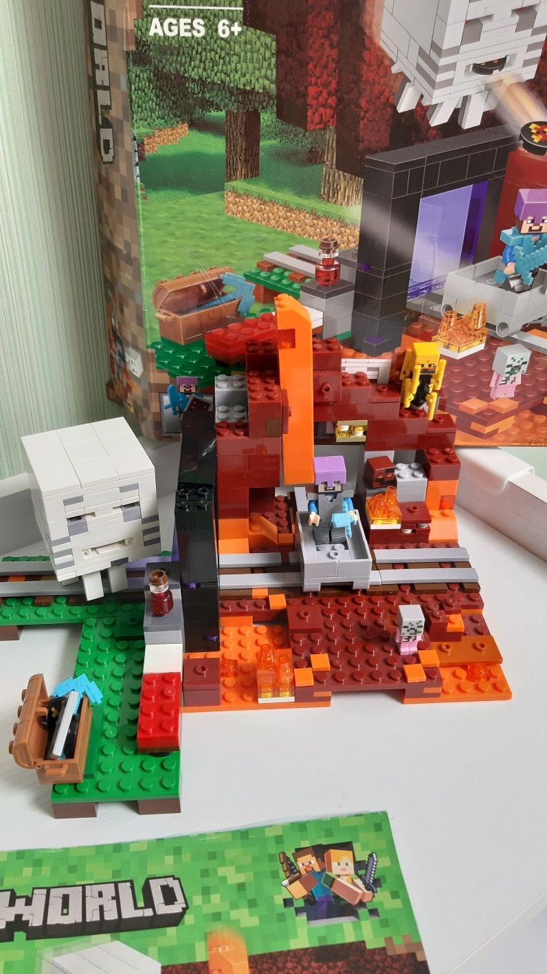 Конструктор Minecraft " Портал в підземілля" 477 д.