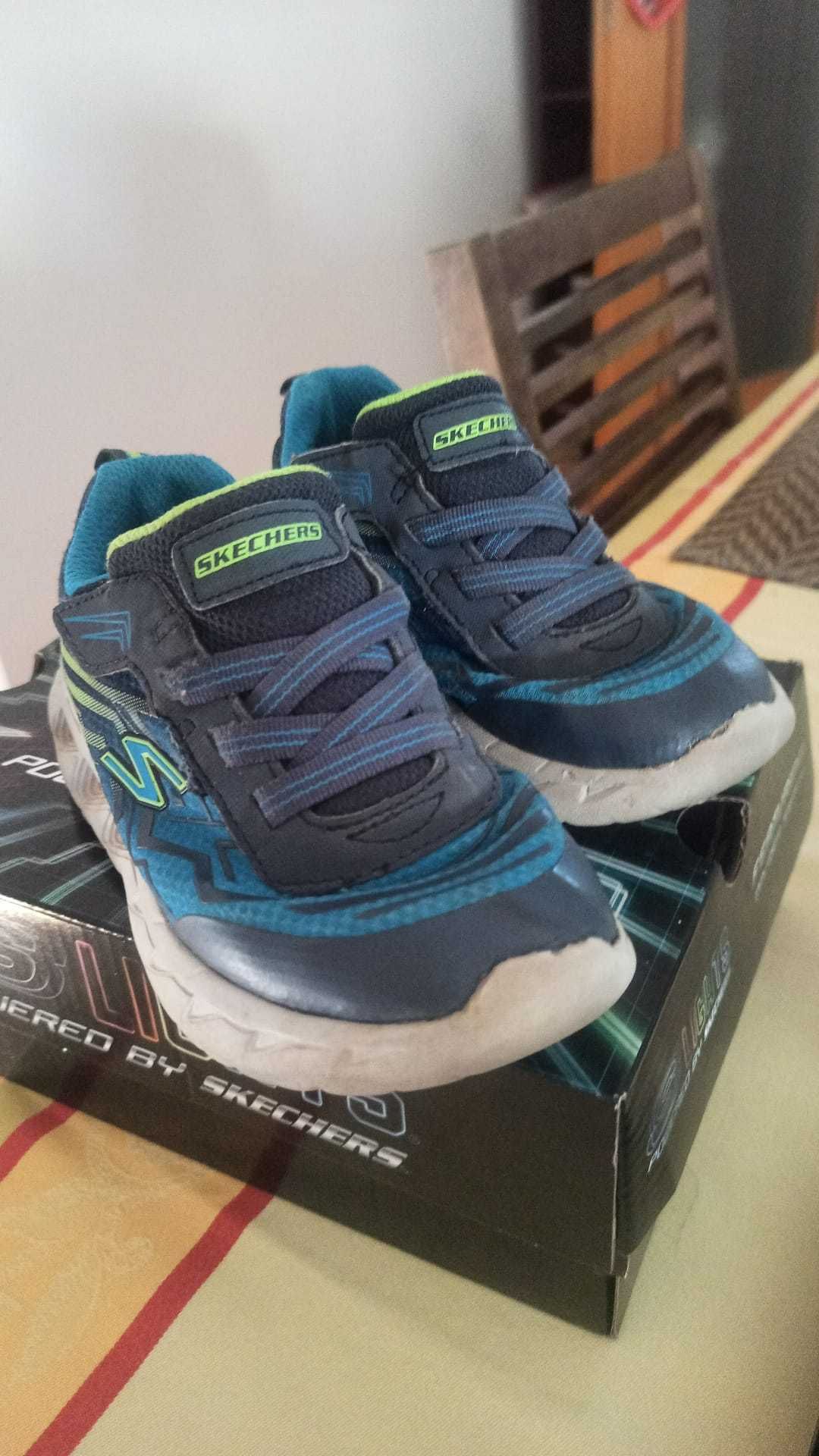 Ténis Sketchers com luzes tamanho 27