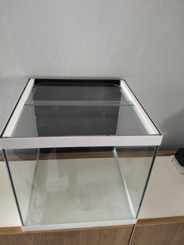 Aquário cubo 30x30x30 com tampas e perfil branco