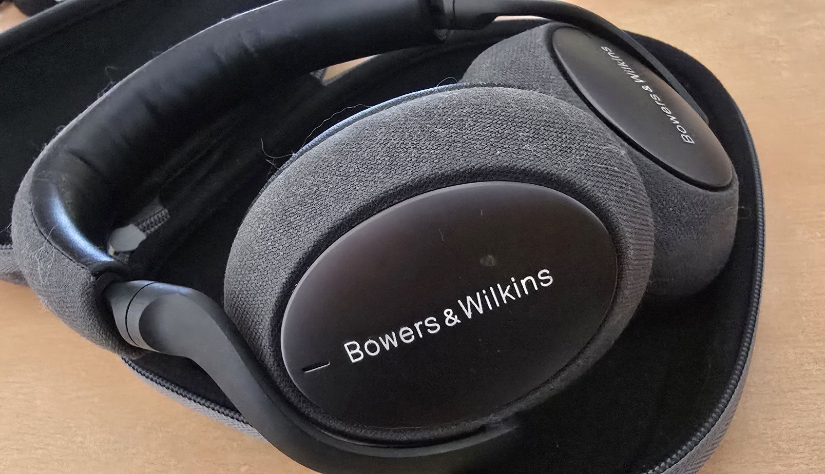 Bowers & Wilkins PX7