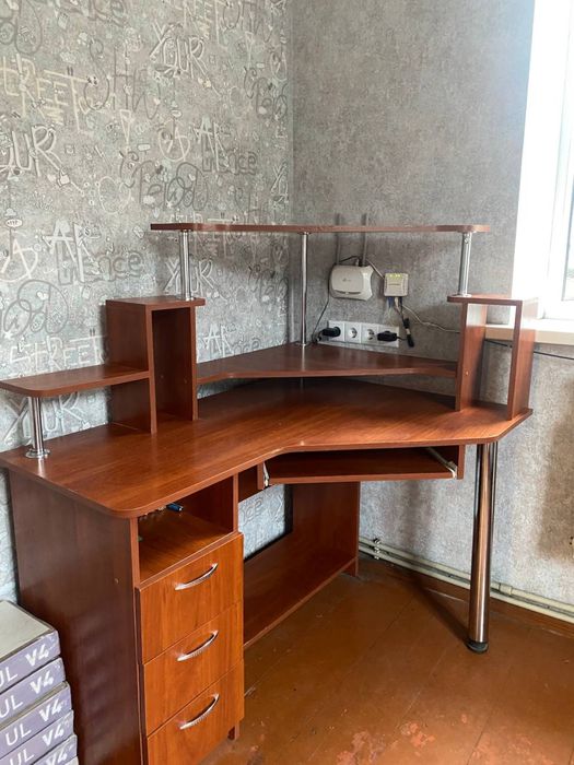 Компютерний стіл